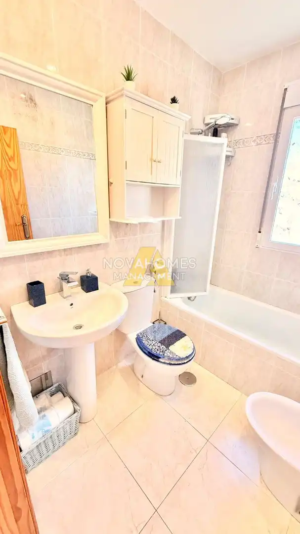 Badezimmer von Wohnungen zum Verkauf in La Manga del Mar Menor mit Klimaanlage, Heizung und Terrasse