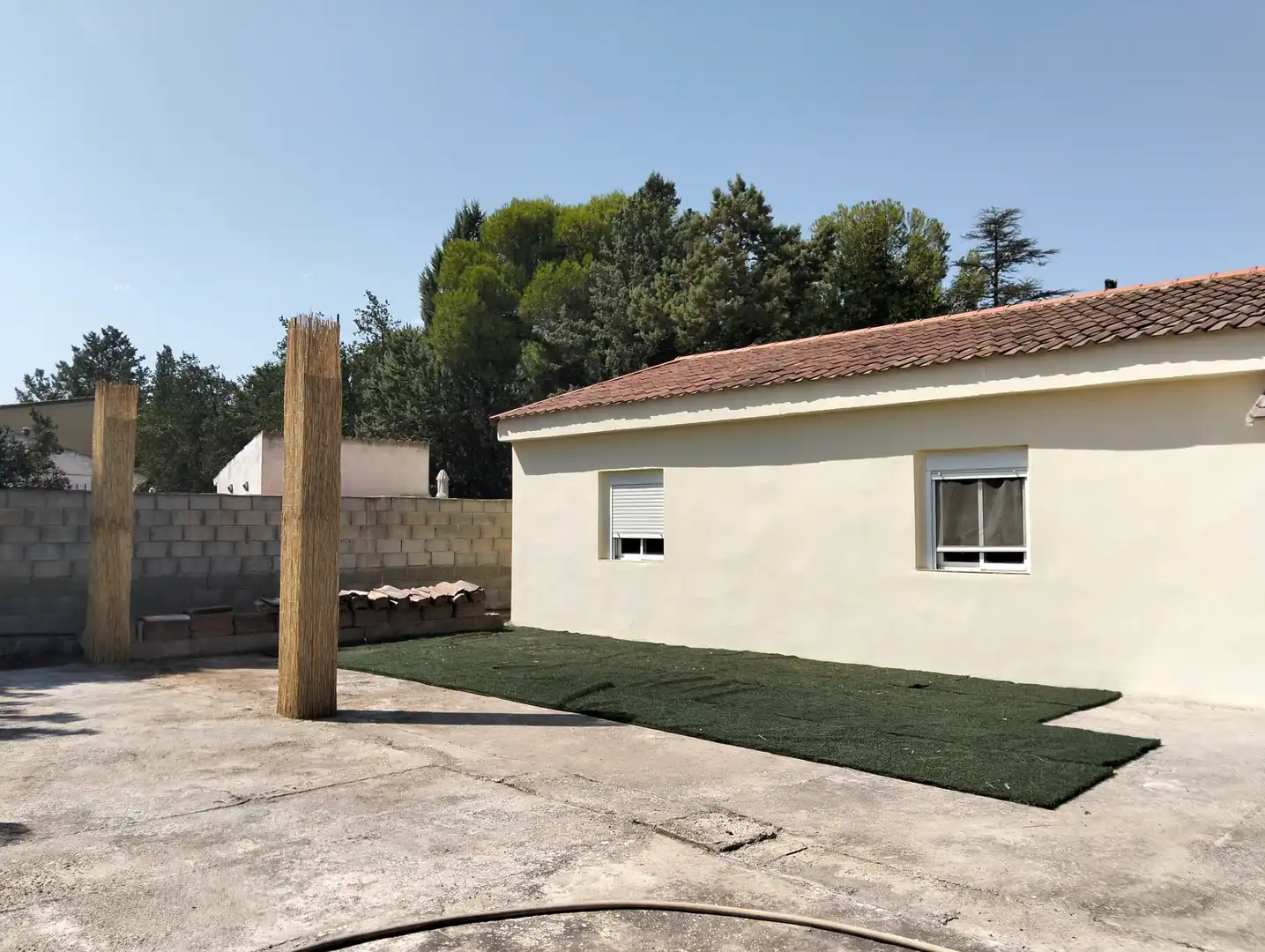 Vista exterior de Casa o chalet en venta en Fuentes de Ebro con Jardín privado y Parquet