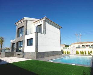 Vista exterior de Casa o xalet en venda en Elche / Elx amb Aire condicionat, Terrassa i Piscina