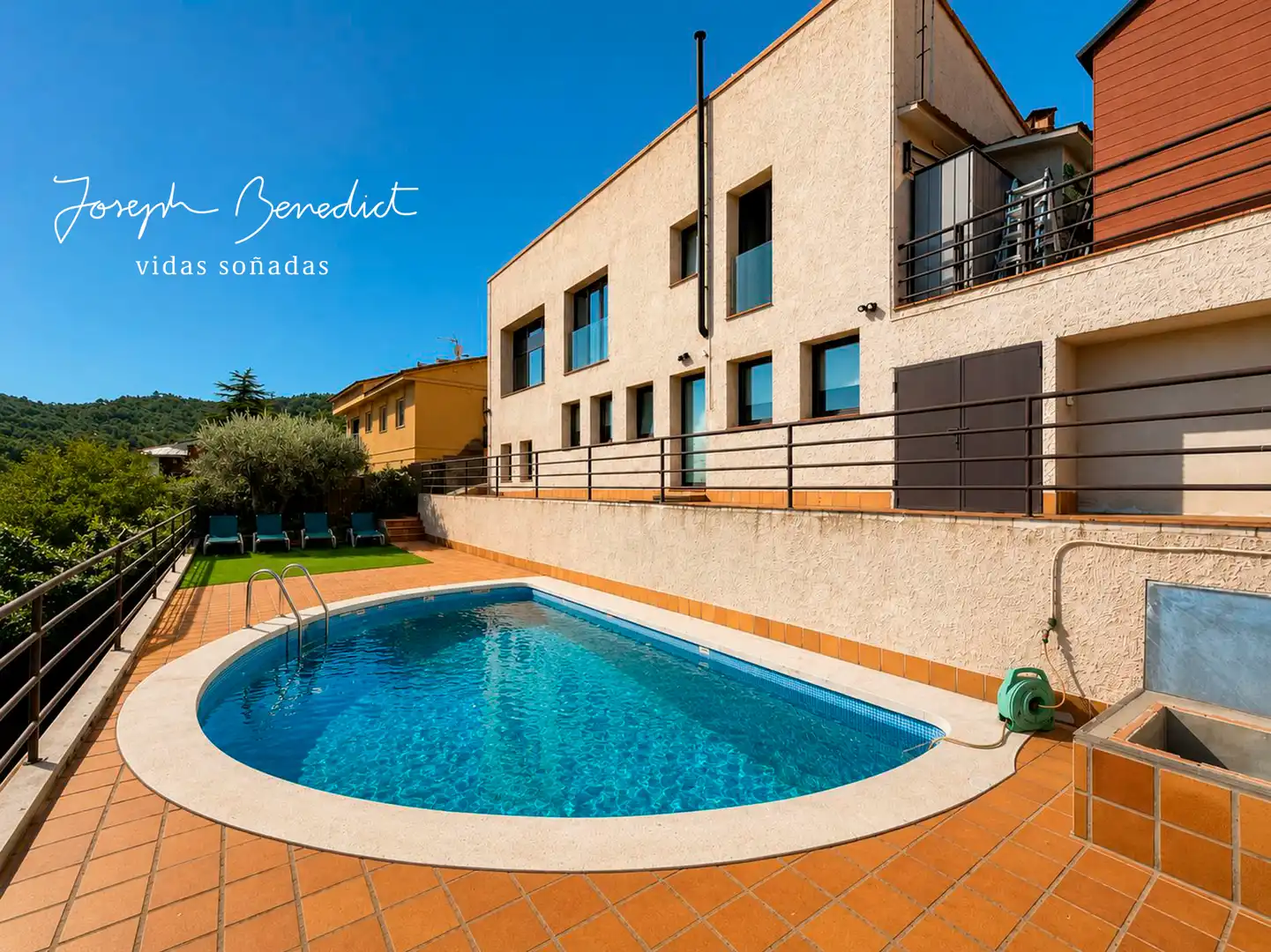Swimming pool of Houses for sale in Torrelles de Llobregat  with Air Conditioner, Heating and Private garden