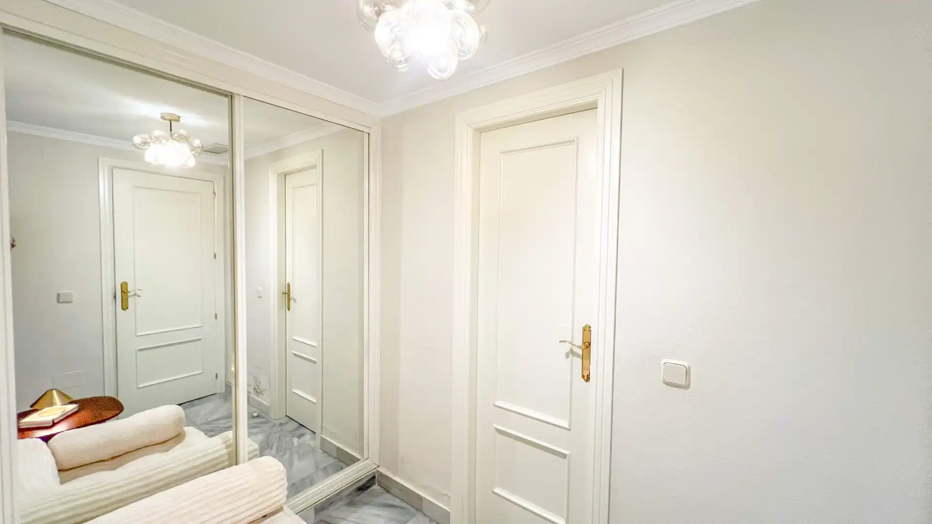 Dormitori de Apartament en venda en Marbella amb Terrassa i Piscina comunitària