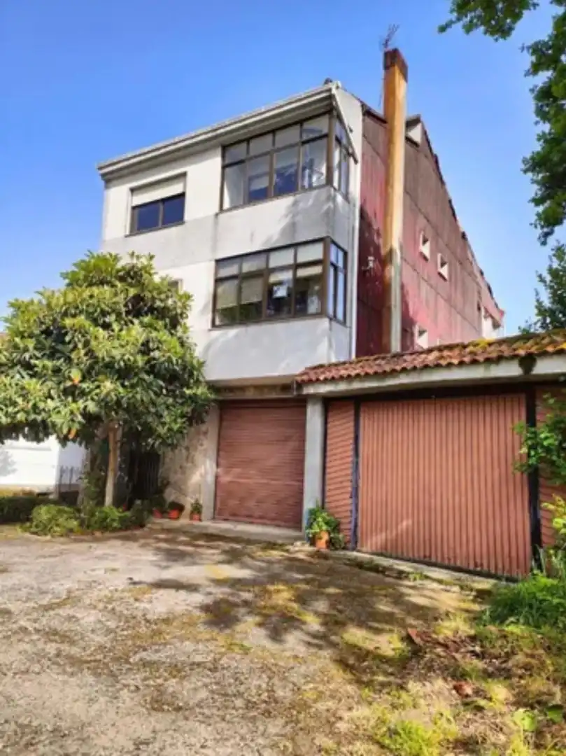 Vista exterior de Casa o xalet en venda en O Carballiño   amb Calefacció, Jardí privat i Traster