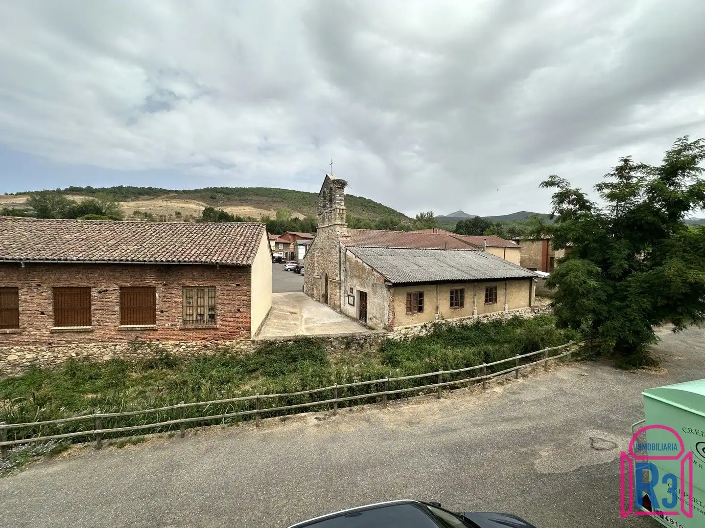 Vista exterior de Casa o xalet en venda en Matallana de Torío amb Moblat