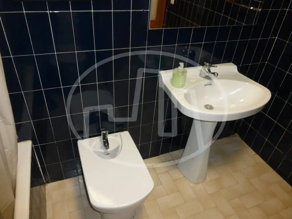 Bathroom of Flat for rent in  Pamplona / Iruña  with Heating, Parquet flooring and Furnished