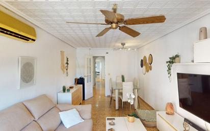 Living room of Flat for sale in  Valencia Capital  with Air Conditioner and Balcony