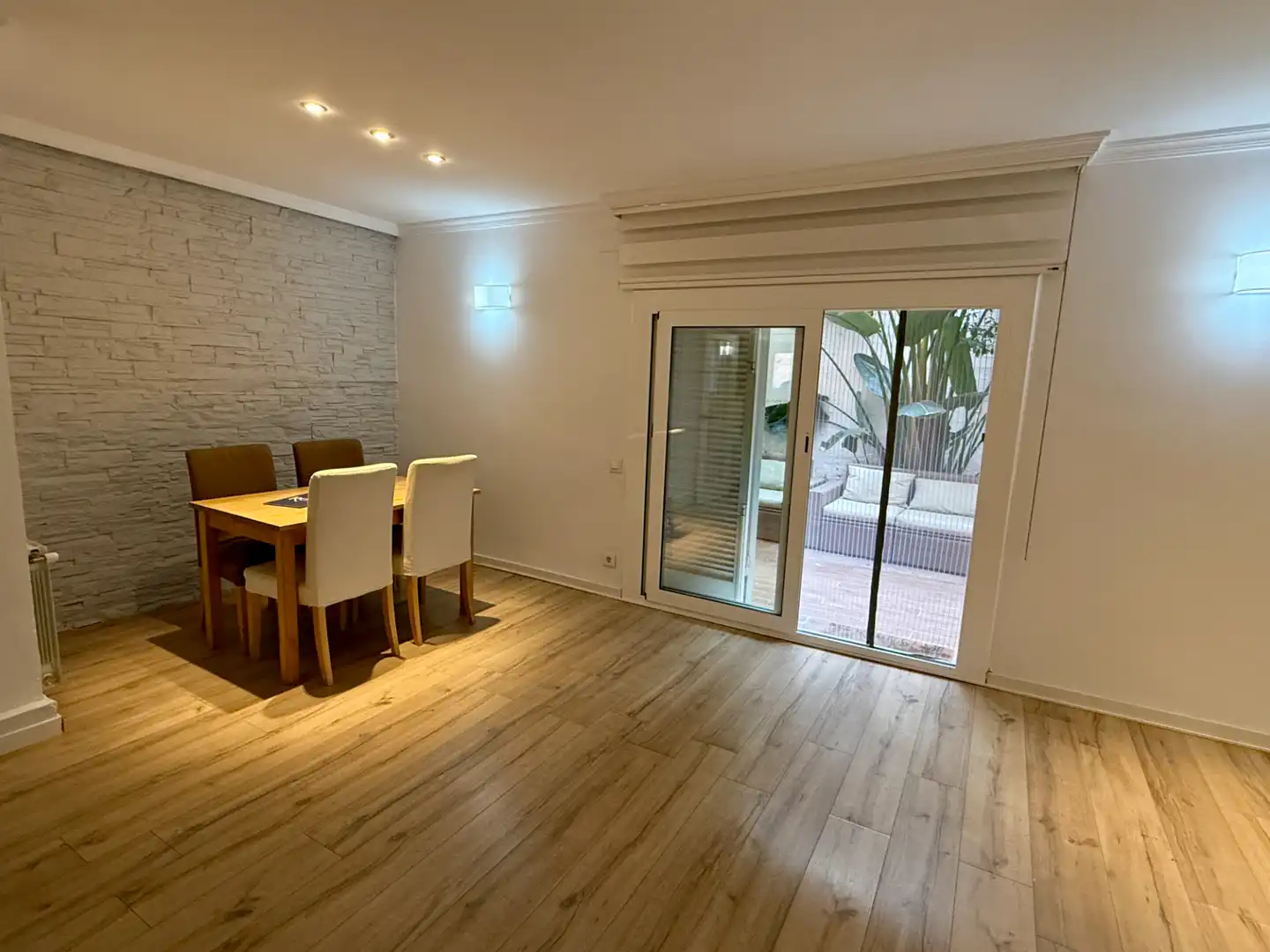 Menjador de Dúplex en venda en Barcelona amb Calefacció, Parquet i Terrassa