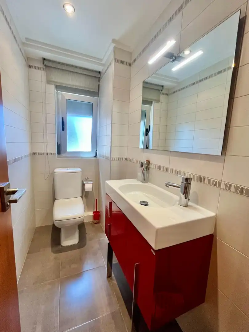 Baño de Piso en venta en Alicante / Alacant con Aire acondicionado, Calefacción y Piscina comunitaria