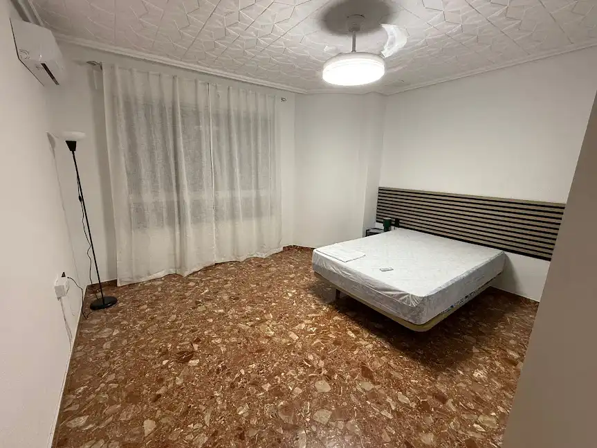 Flat for rent in Calle Romea, 9, Linarejos