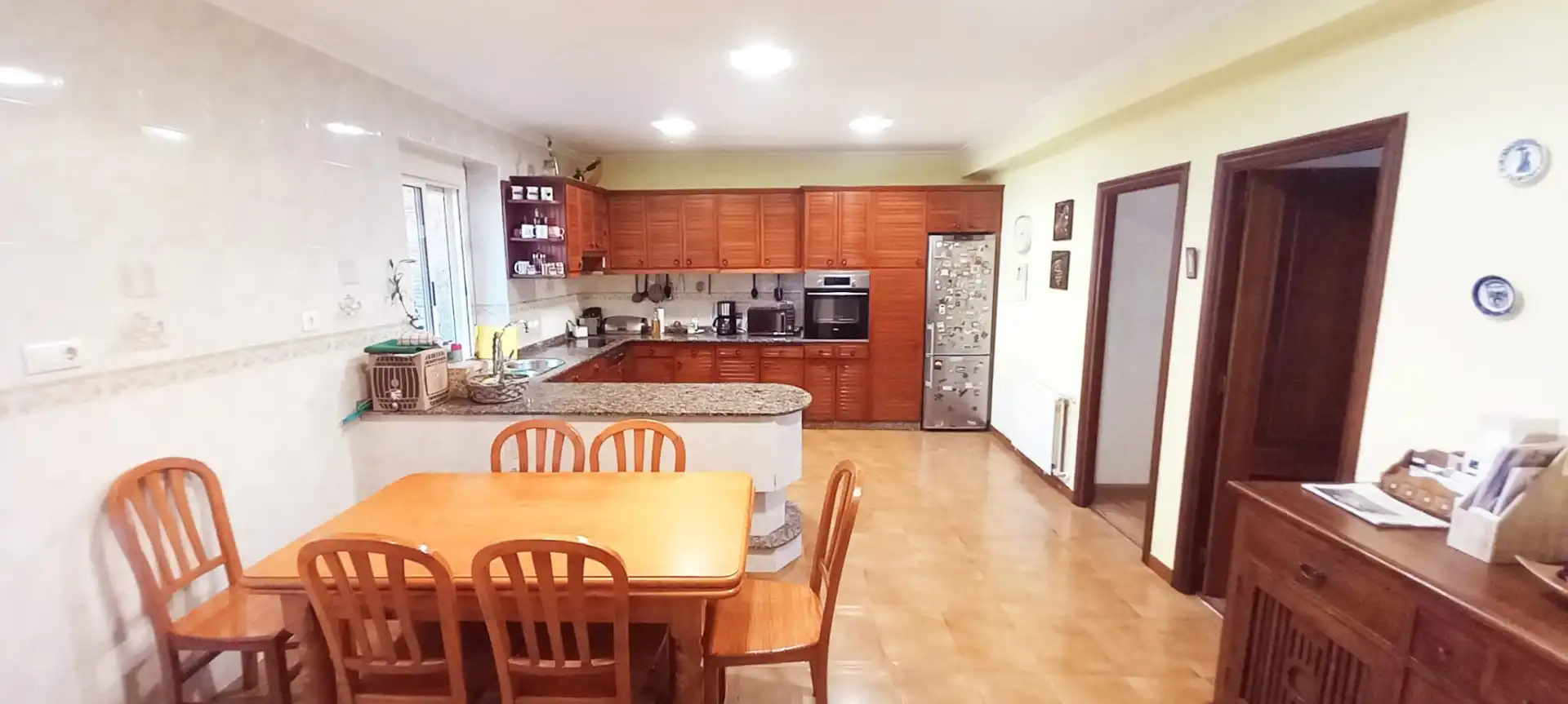 Cuina de Casa o xalet en venda en Vilagarcía de Arousa amb Calefacció, Terrassa i Traster