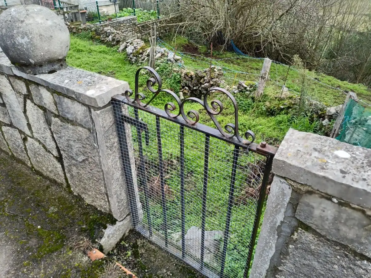 Garten von Einfamilien-Reihenhaus zum Verkauf in Peñamellera Alta mit Heizung, Privatgarten und Terrasse