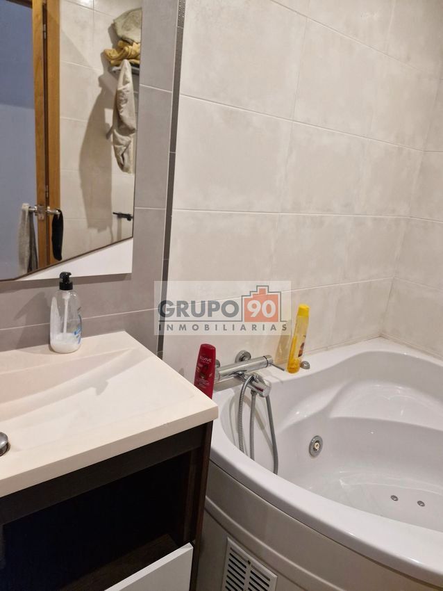 Bany de Pis en venda en Silla amb Aire condicionat