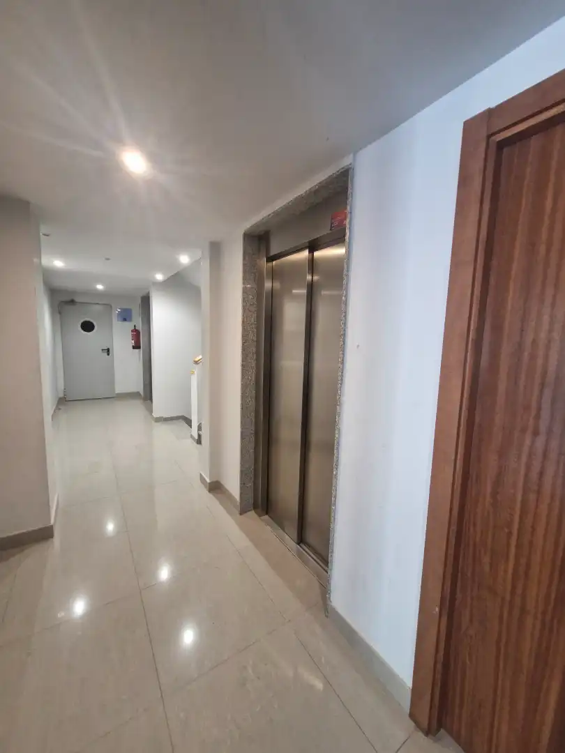 Wohnung zum Verkauf in Foz mit Heizung, Terrasse und Abstellraum