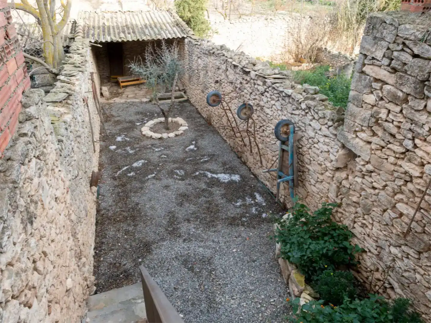 Jardí de Casa adosada en venda en Almatret amb Balcó