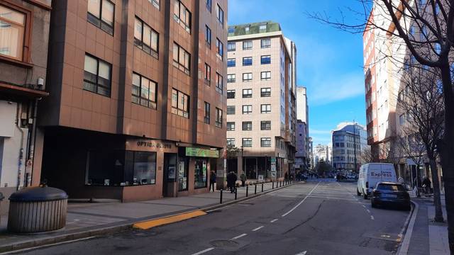 Local comercial en Alquiler en Los Castros - Castrillón