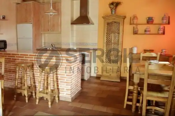 Cuina de Casa o xalet en venda en Escobar de Polendos amb Calefacció, Traster i Moblat