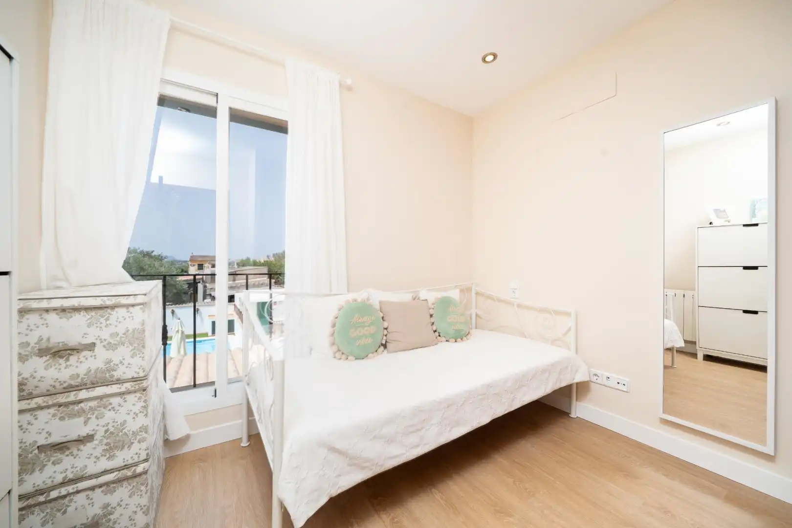 Dormitori de Casa adosada en venda en Vilafranca de Bonany amb Jardí privat, Terrassa i Piscina