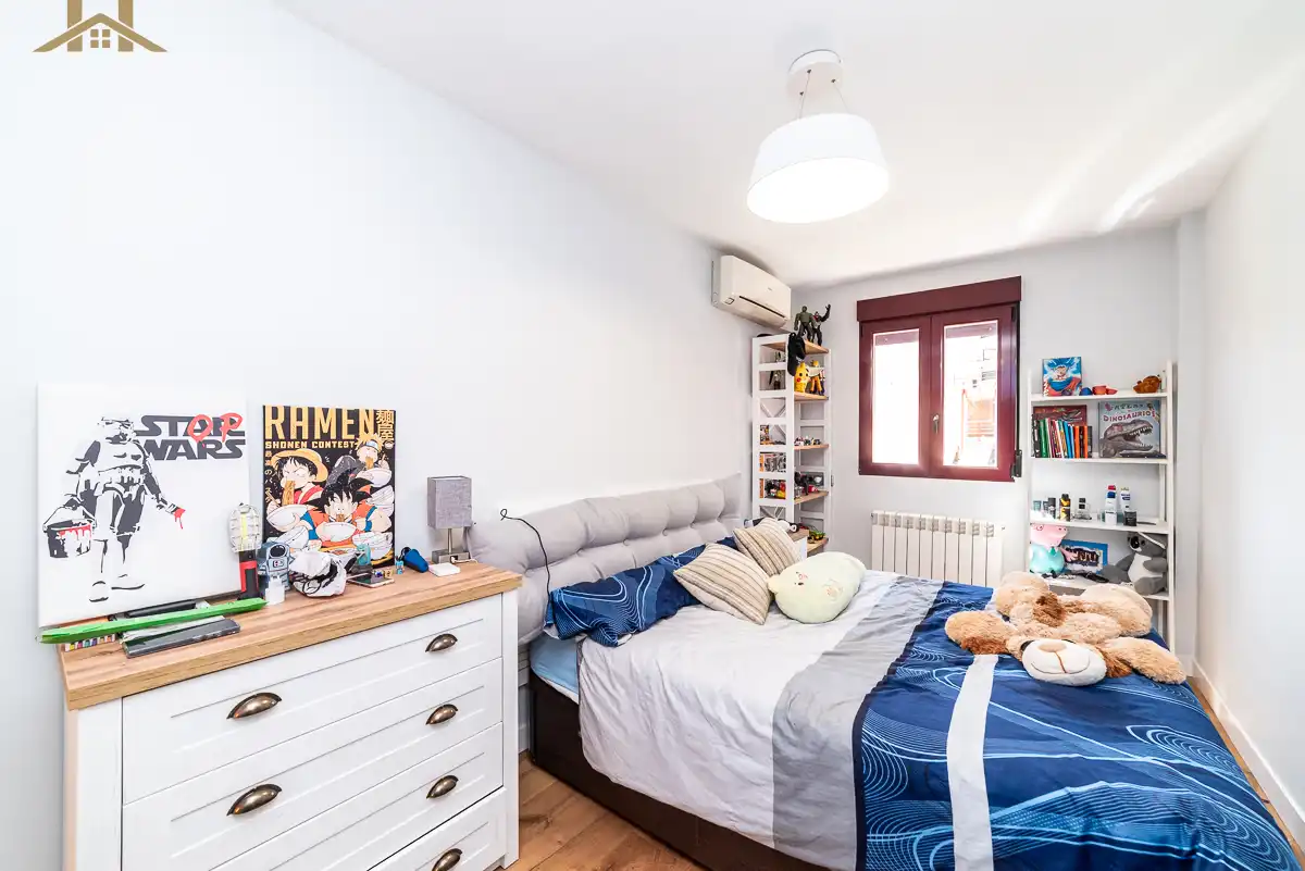Habitación de Dúplex en venta en Leganés con Aire acondicionado, Calefacción y Jardín privado