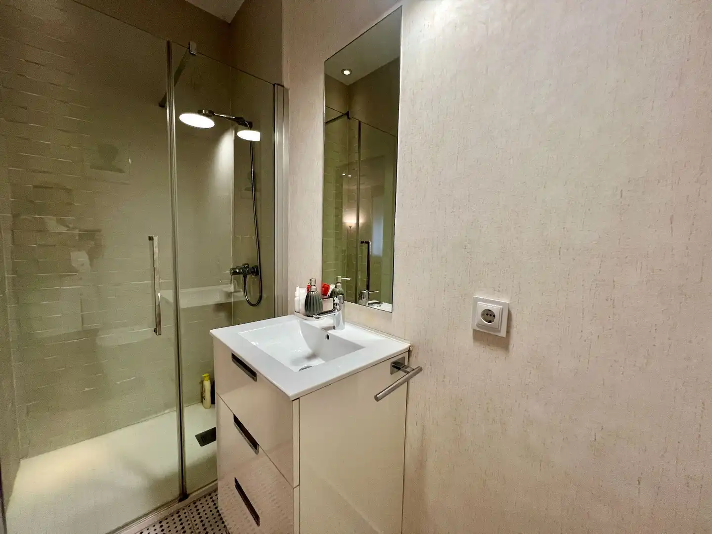 Baño de Piso en venta en Alicante / Alacant con Aire acondicionado y Calefacción