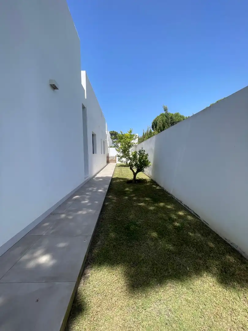 Jardín de Casa o chalet en venta en Chiclana de la Frontera con Aire acondicionado, Calefacción y Jardín privado