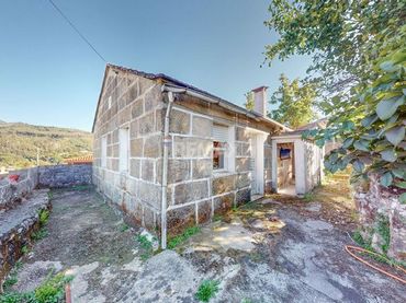 Casa amb jardí en venda a Estrada Fragoselo