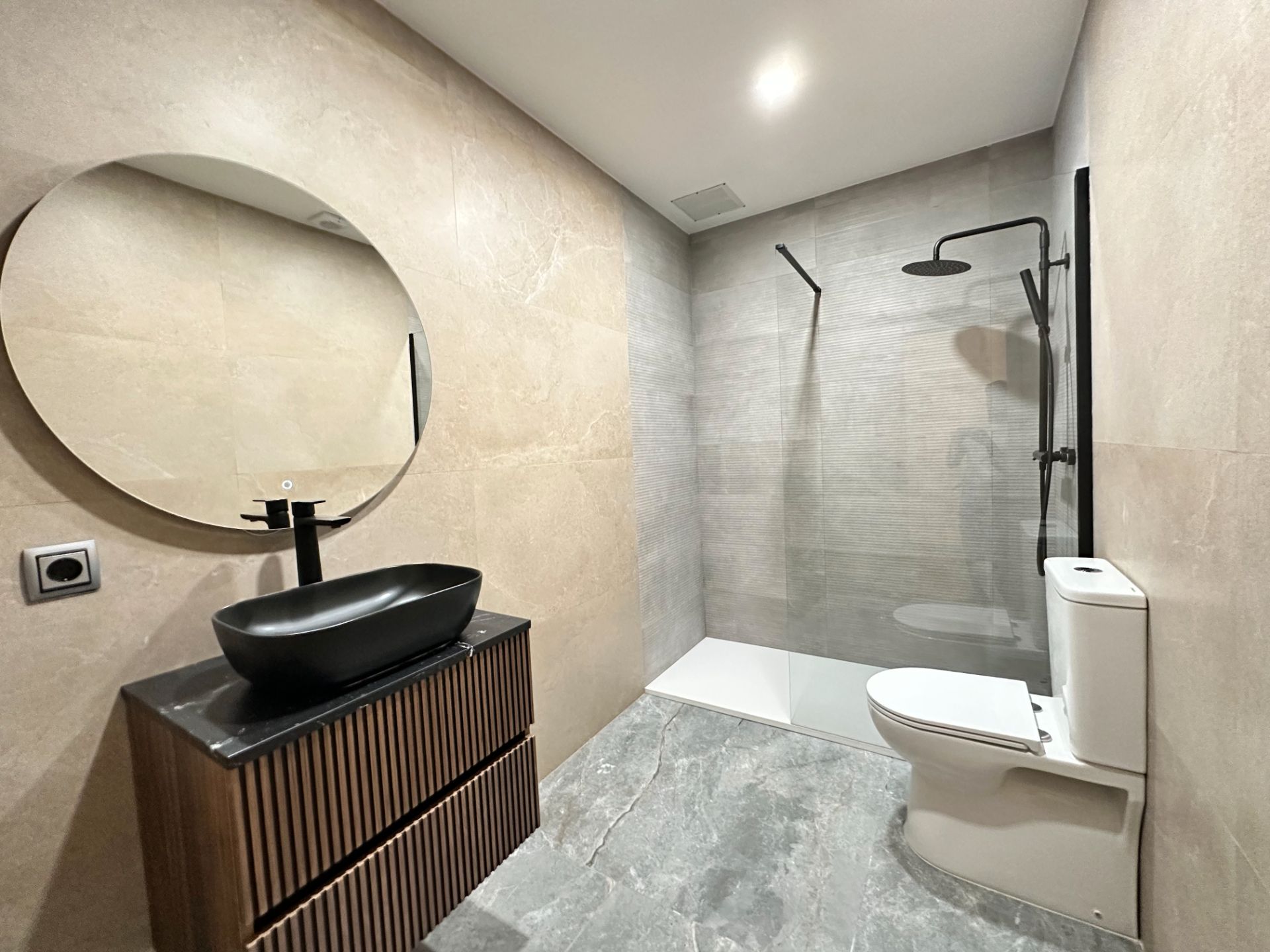 Bathroom of Flat for sale in  Barcelona Capital  with Air Conditioner, Heating and Parquet flooring