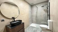 Bathroom of Flat for sale in  Barcelona Capital  with Air Conditioner, Heating and Parquet flooring