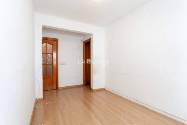 Piso en Venta en Calle PEDRAFORCA DEL en La Florida