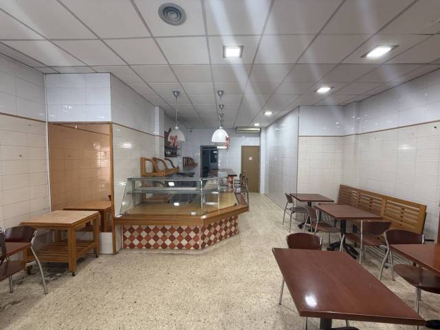 Local comercial en Alquiler en Sant Martí de Tous en El Poble Sec