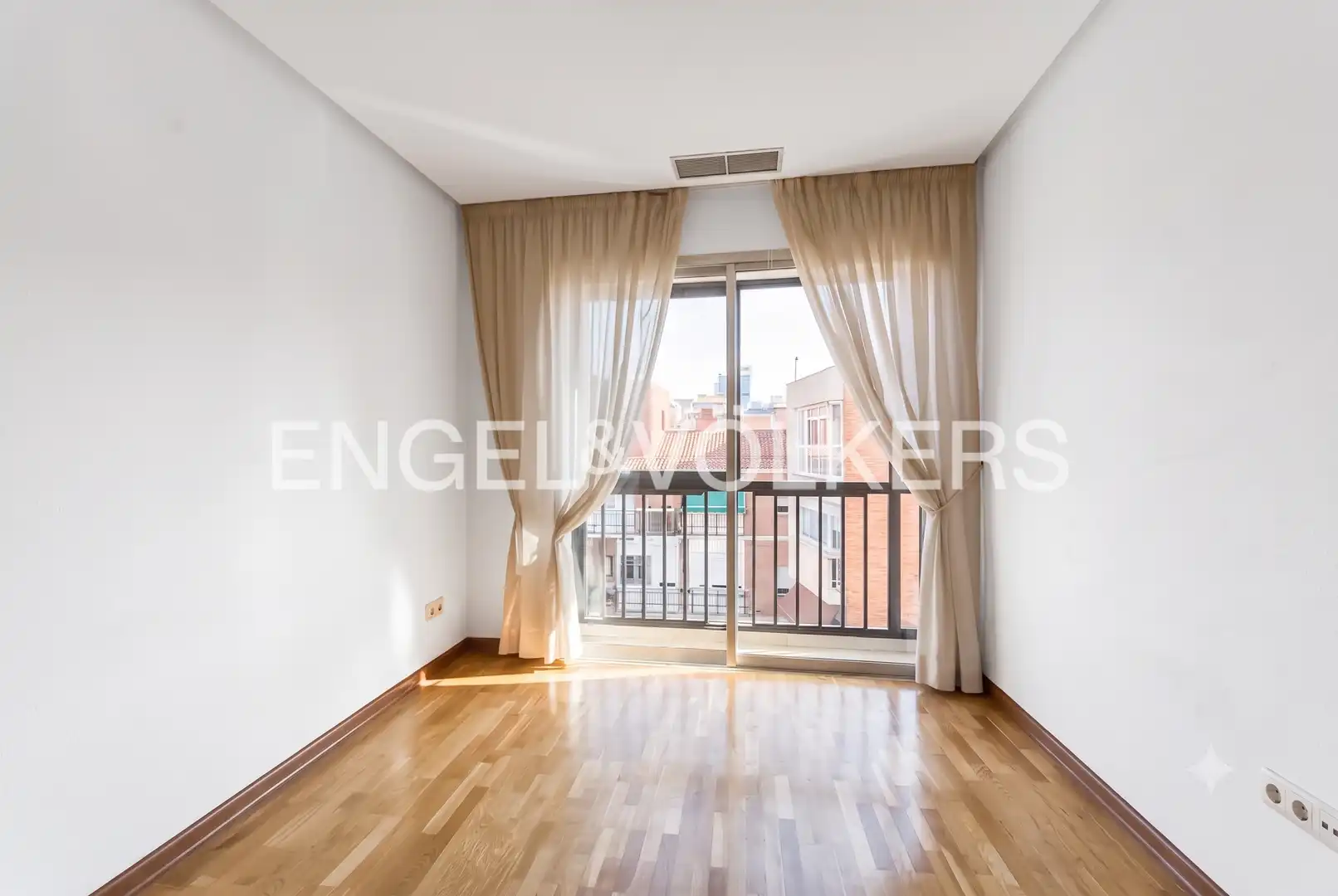 Dining room of Flat for rent in Madrid  with Air Conditioner, Heating and Furnished