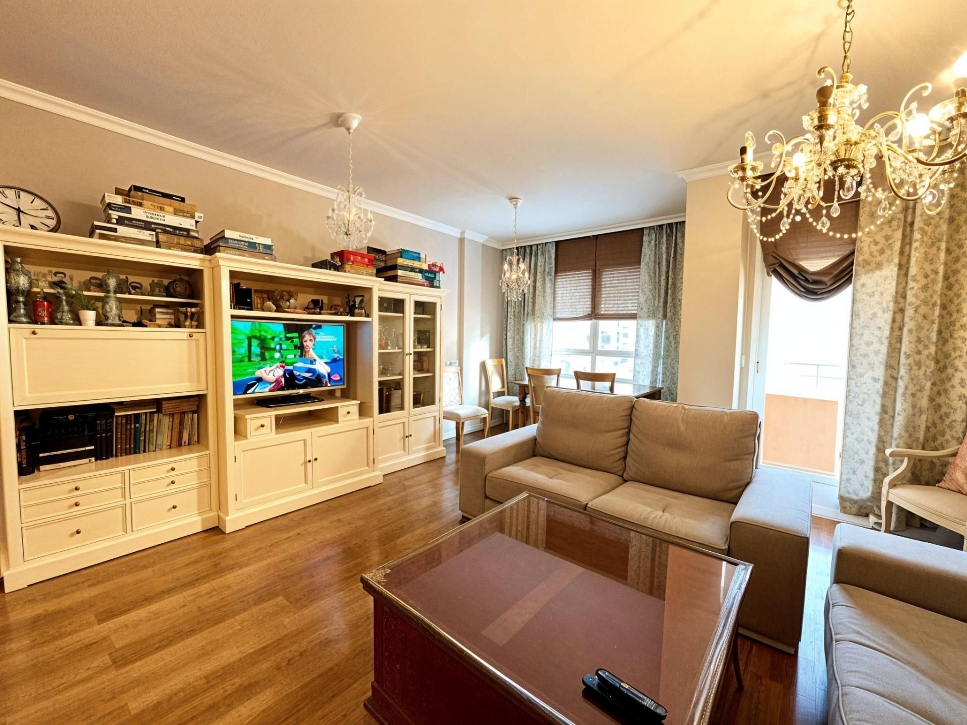 Sala de estar de Piso en venta en  Albacete Capital con Calefacción, Parquet y Balcón