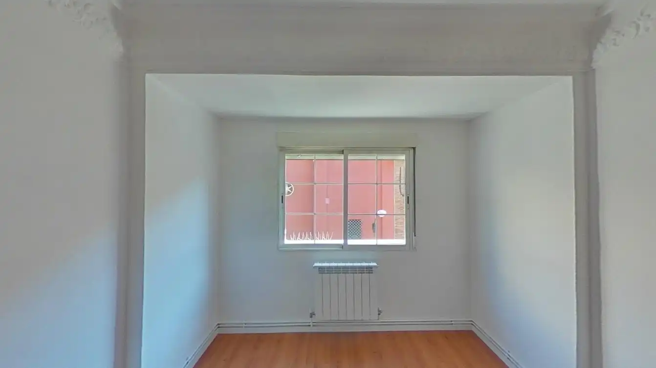 Bedroom of Flat for sale in Zaragoza  with Heating, Parquet flooring and Oven