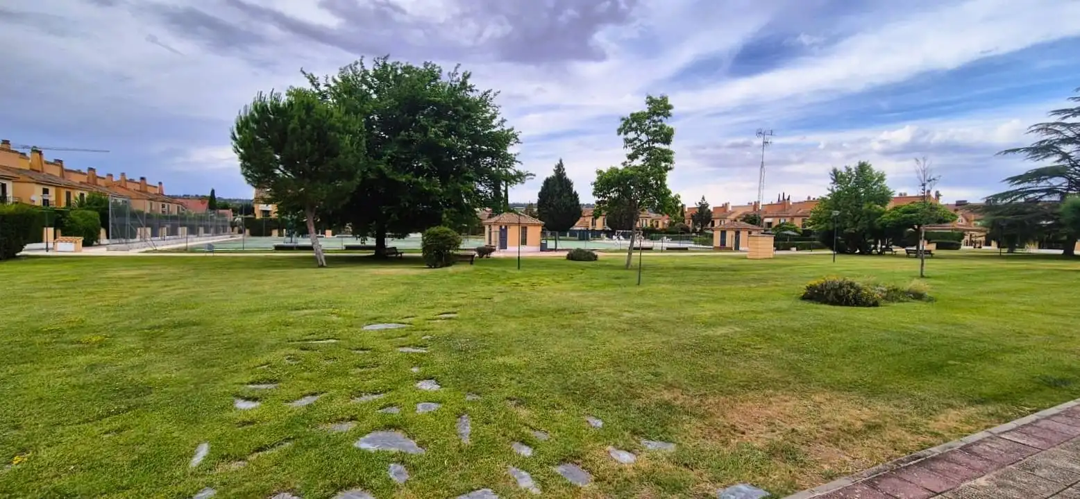 Houses for sale in Simancas  with Heating, Private garden and Storage room