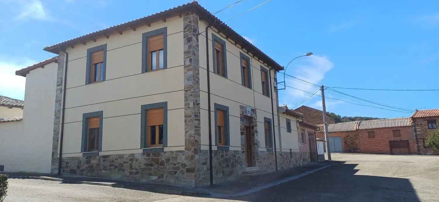 Exterior view of Houses for sale in Valderrey  with Heating, Terrace and Storage room