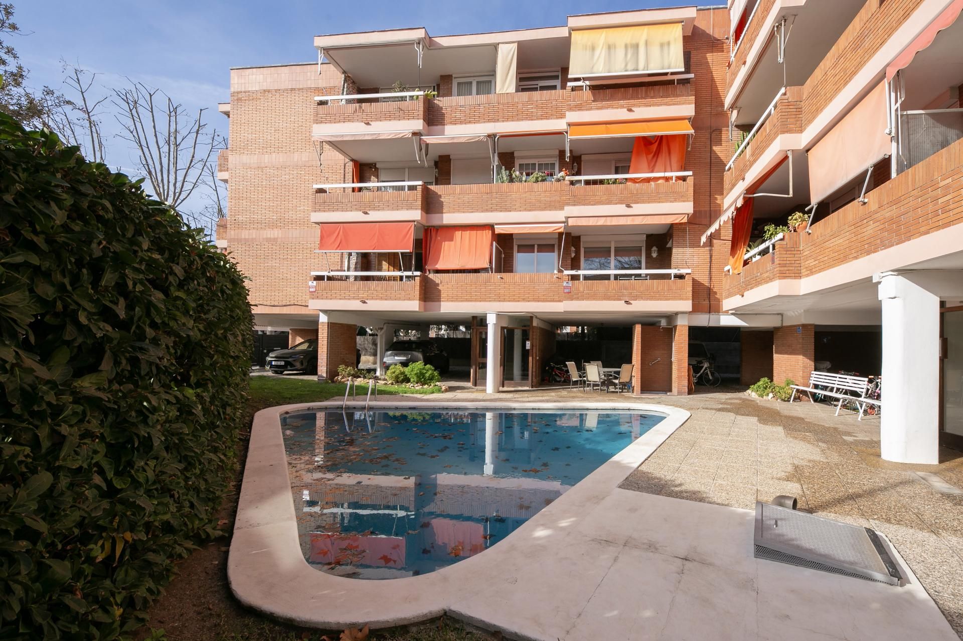 Piscina de Apartament en venda en Castelldefels amb Calefacció, Jardí privat i Piscina