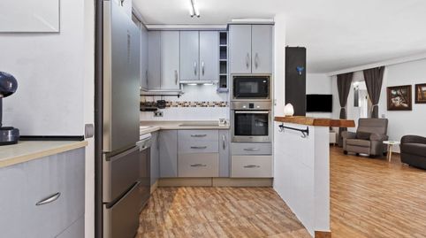 Foto 2 de Piso en venta en Los Pacos, Fuengirola