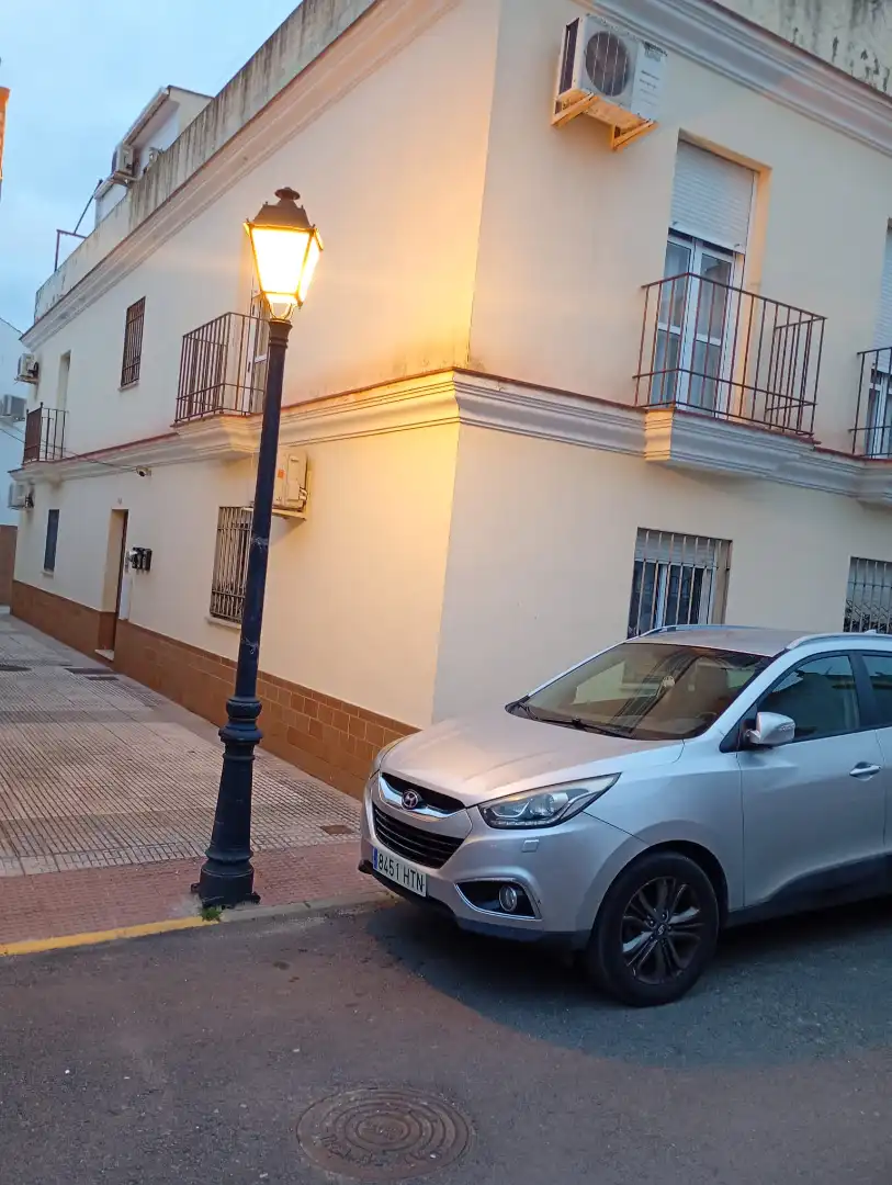 Vista exterior de Piso en venta en Sanlúcar la Mayor con Aire acondicionado, Trastero y Amueblado