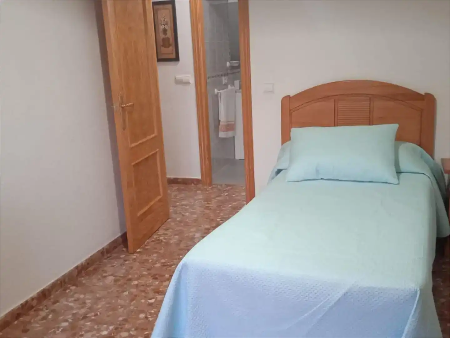 Dormitori de Casa adosada de lloguer en Cabra amb Aire condicionat i Moblat