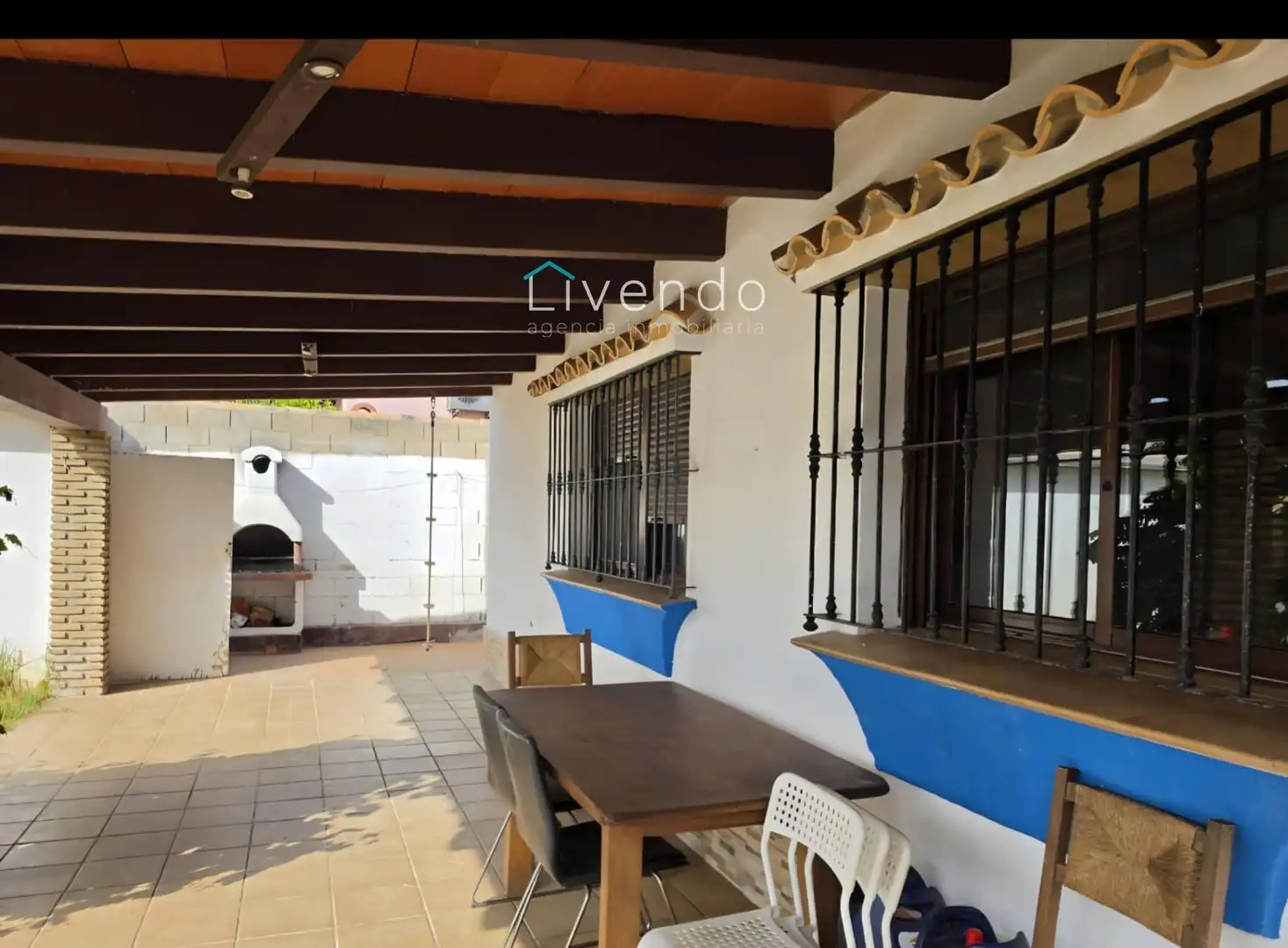 Vista exterior de Casa o xalet en venda en Chiclana de la Frontera amb Aire condicionat, Terrassa i Traster