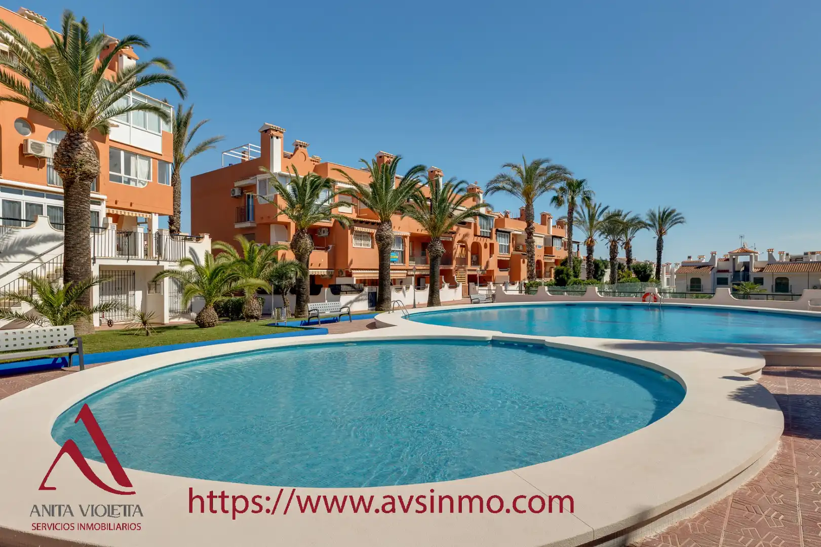 Piscina de Apartament de lloguer en Torrevieja amb Aire condicionat, Moblat i Rentadora