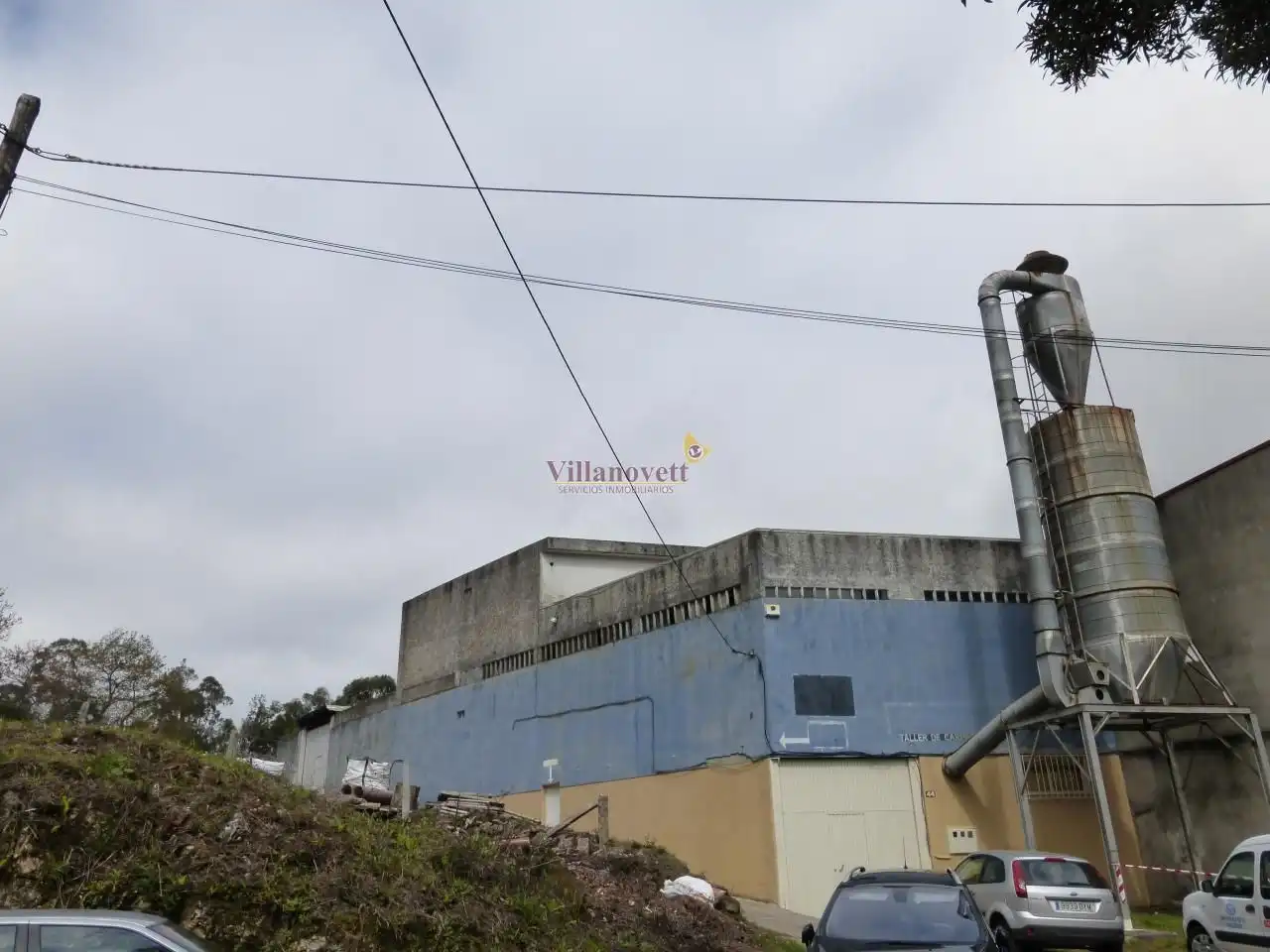 Vista exterior de Nau industrial en venda en Nigrán