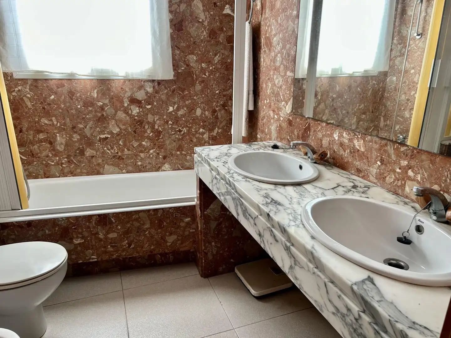 Baño de Casa adosada en venta en Mataró con Aire acondicionado, Calefacción y Terraza