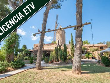 Casa rústica con piscina en venta en Carrer Josep Balaguer 1c