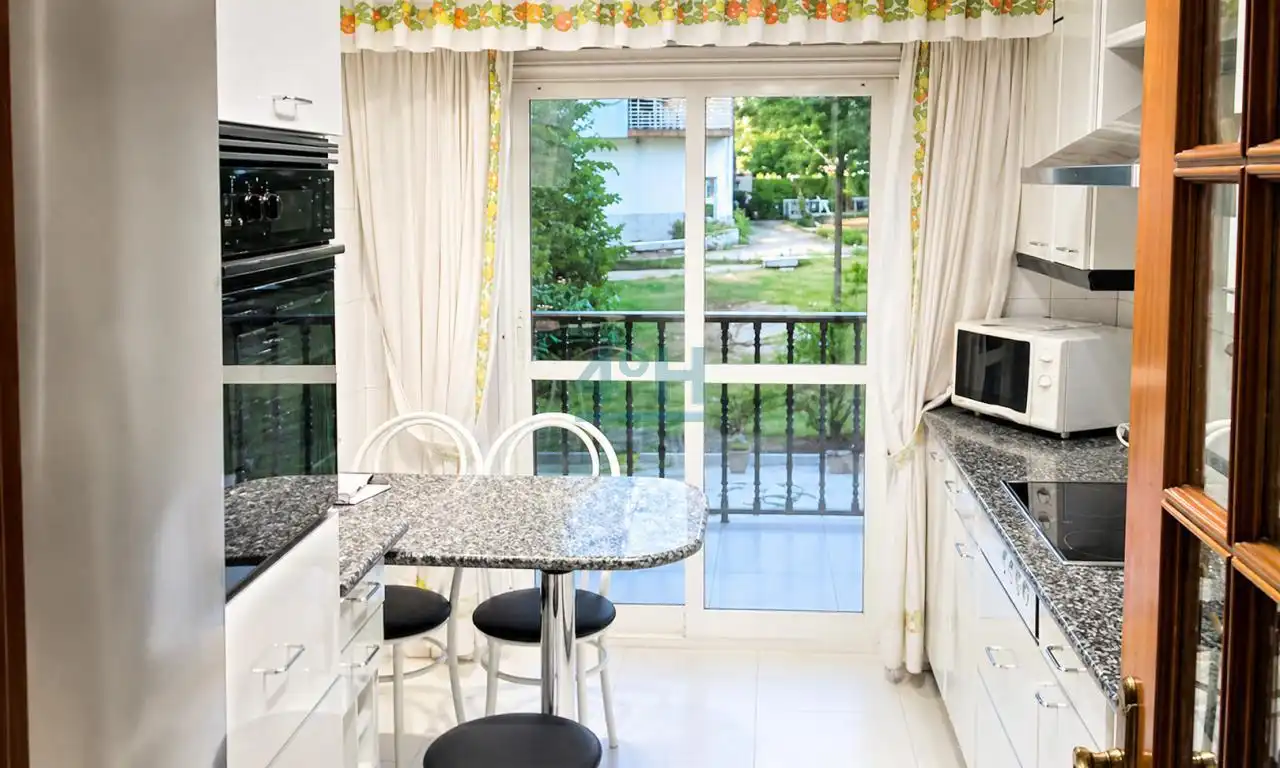 Cocina de Piso en venta en Ourense Capital  con Calefacción, Parquet y Trastero