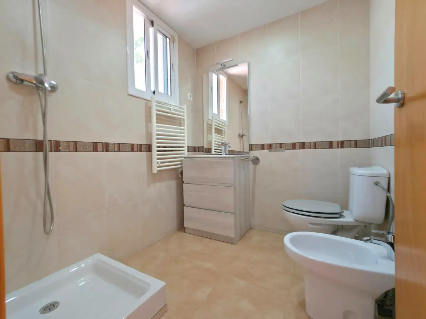Baño de Casa o chalet en venta en Abrera con Aire acondicionado, Calefacción y Jardín privado