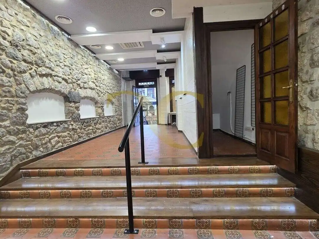 Commercial properties for rent in Llanes  with Air Conditioner
