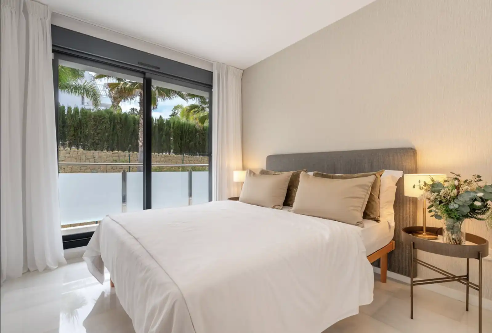 Habitación de Apartamento de alquiler en Marbella con Aire acondicionado, Terraza y Amueblado