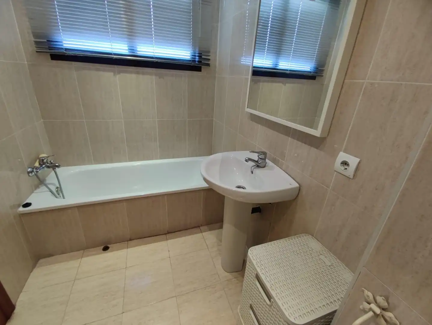 Bathroom of Flat for rent in Córdoba  with Air Conditioner, Heating and Community pool