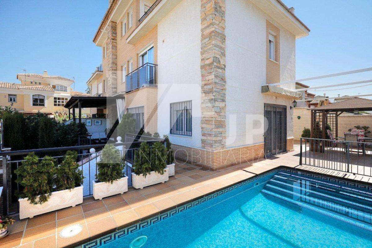 Vista exterior de Casa o xalet en venda en  Granada Capital amb Aire condicionat, Calefacció i Terrassa