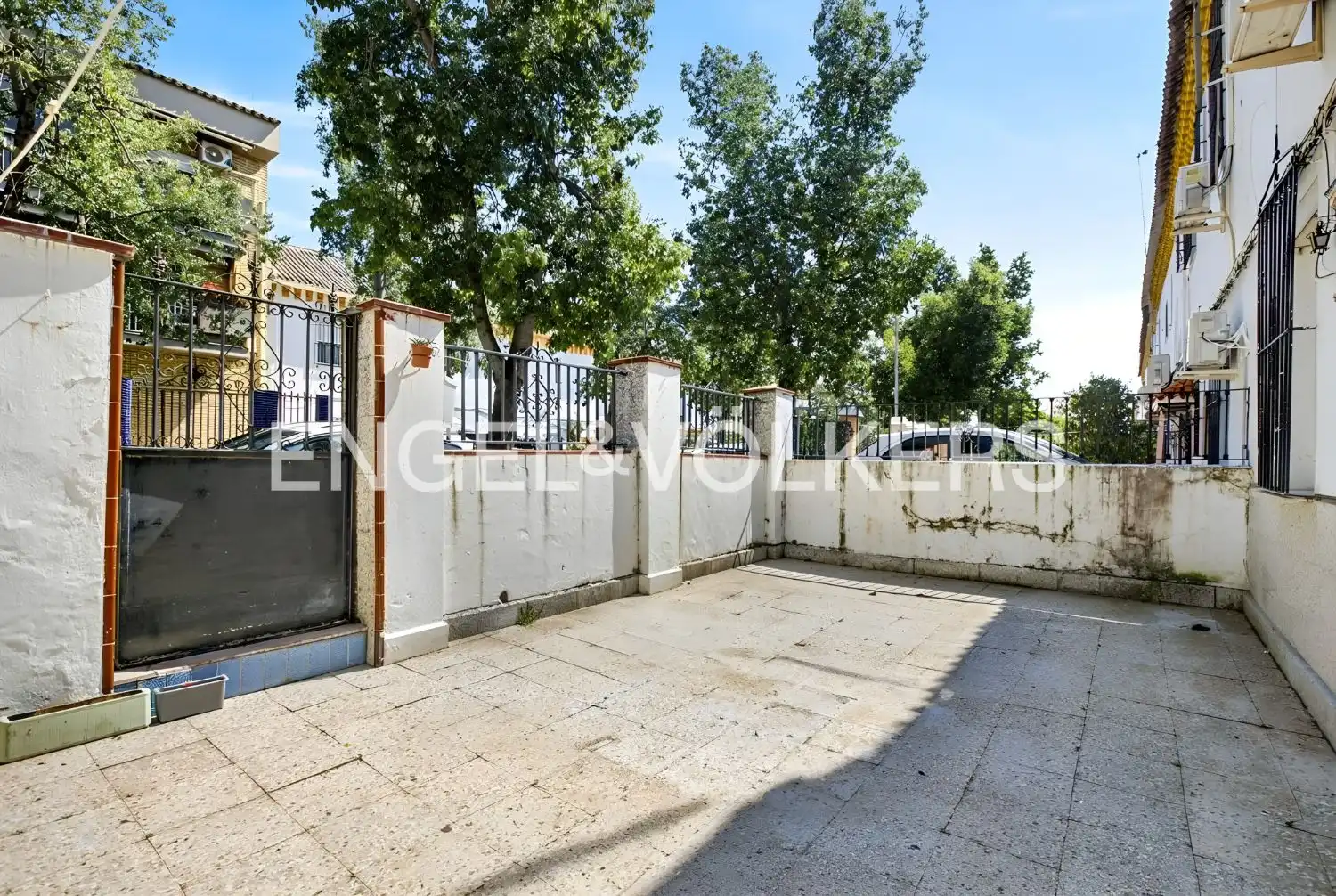 Exterior view of Flat for sale in Sevilla  with Heating