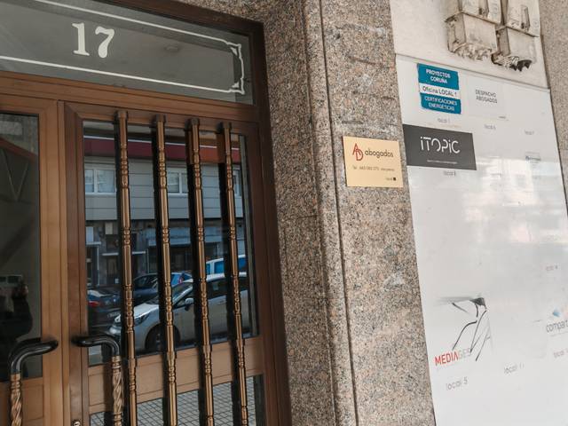 Local comercial en Alquiler en Avenida Gramela, 17 en Agra del Orzán - Ventorrillo